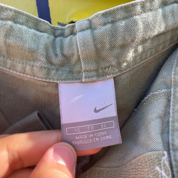 2000s Y2K Nike Grey Tag Shorts - Picture 2 of 3